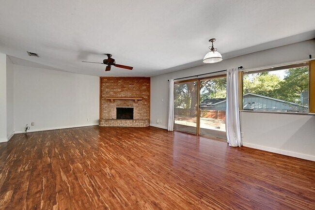 Foto del edificio - 2300 Vanderbilt Cir