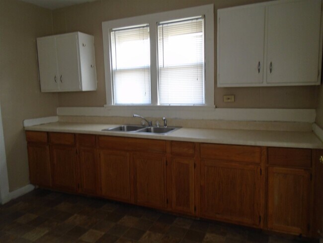 Foto del edificio - 7325 Old Trail Rd