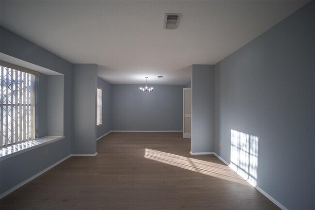 Foto del edificio - 2111 Landcircle Ct