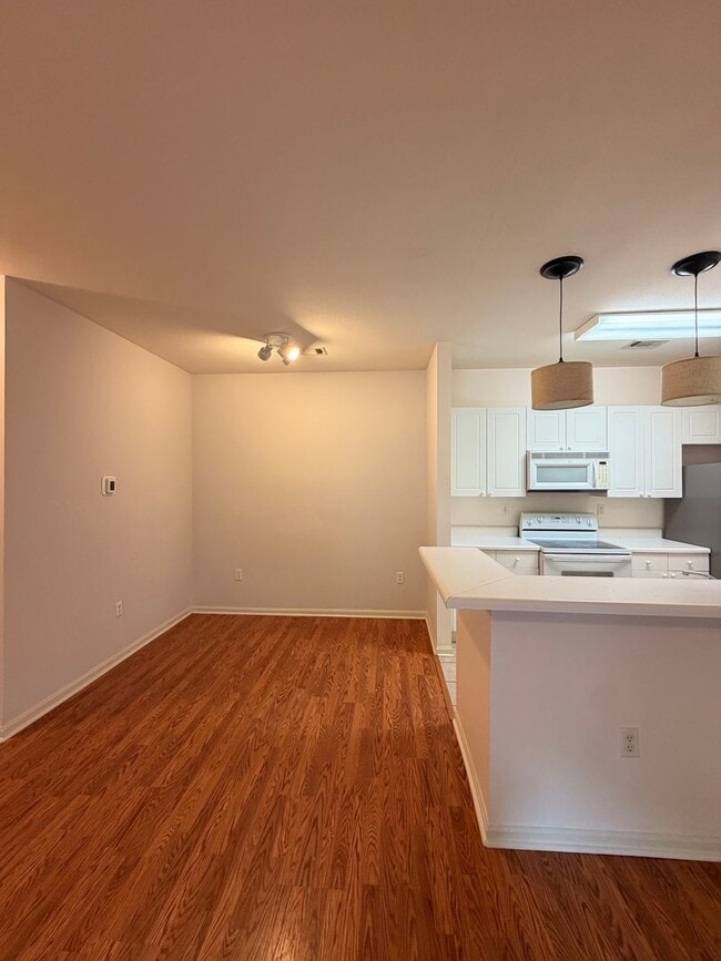 Building Photo - Mill Creek Condo Available June 2026!