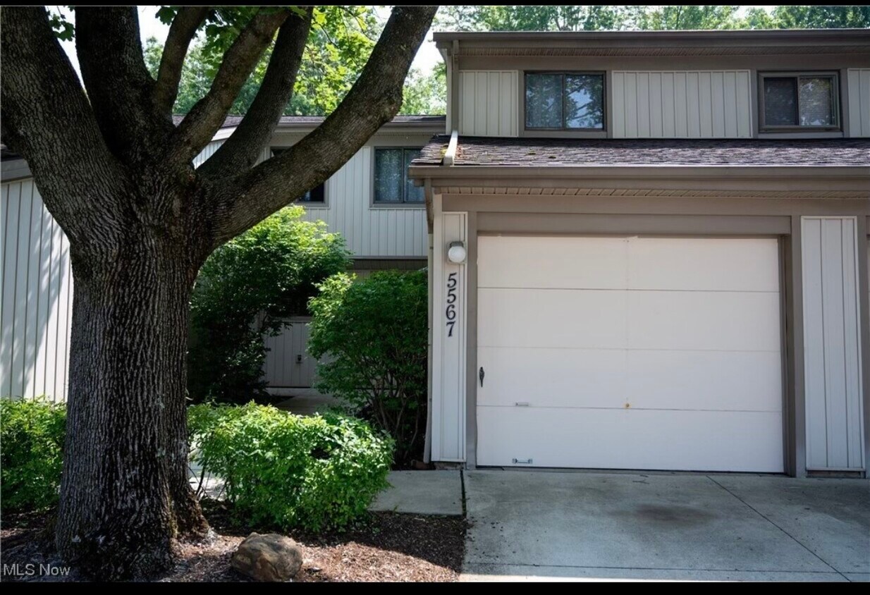 5567 Candlewood Ct, Parma, OH 44134 Townhome Rentals in Parma OH