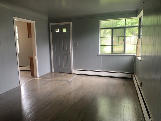 Building Photo - 21225 Beaconsfield Ave