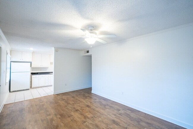 Foto del edificio - 2 Bed 1 Bath Near Campus! Water/Sewer/Trash Included In Rent!!