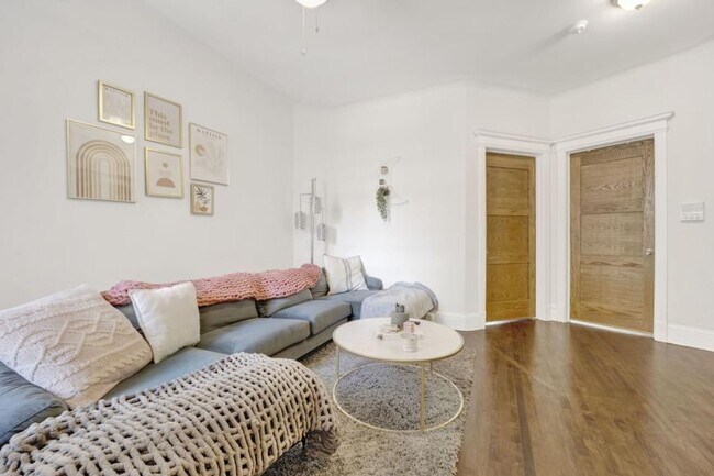 Foto del edificio - 2 bedroom in Chicago IL 60613