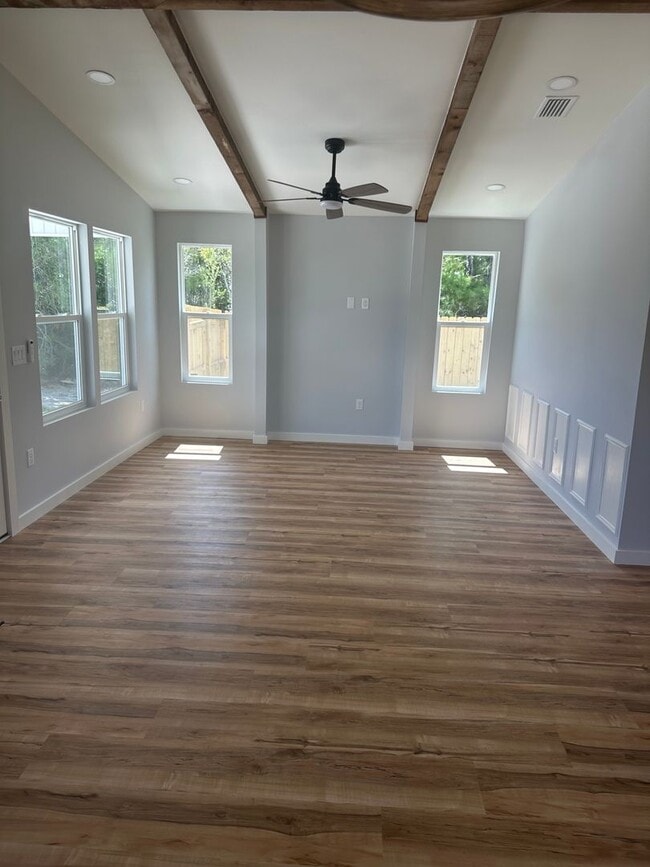Building Photo - 7209 Lake Suzzanne Ln