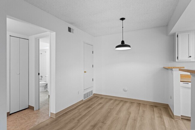 Foto del edificio - Updated 1BD/1BA Condo in DTC – Available Now!