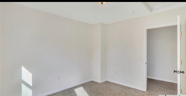 Building Photo - 1200 E 37th St