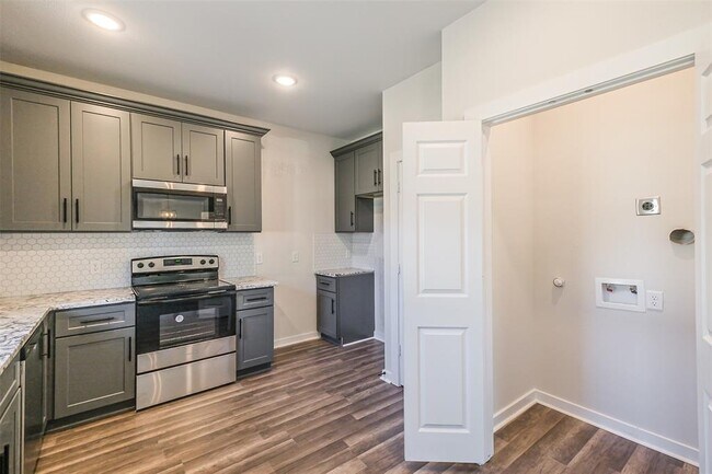 Building Photo - 8049 Ritz St