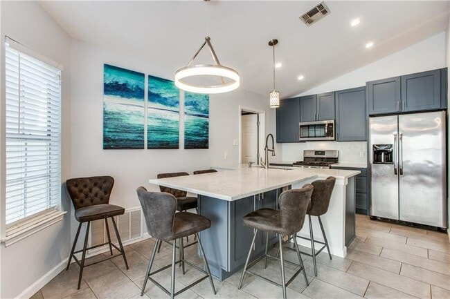 Building Photo - 704 Cool Water Dr