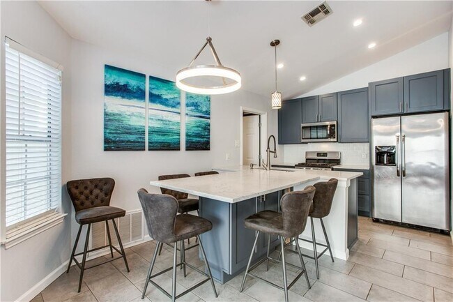 Foto del edificio - 704 Cool Water Dr