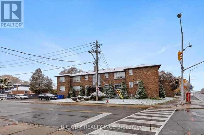 Building Photo - 342 Lakeshore Rd W