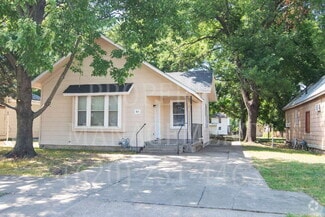 Building Photo - 305 E 8th St