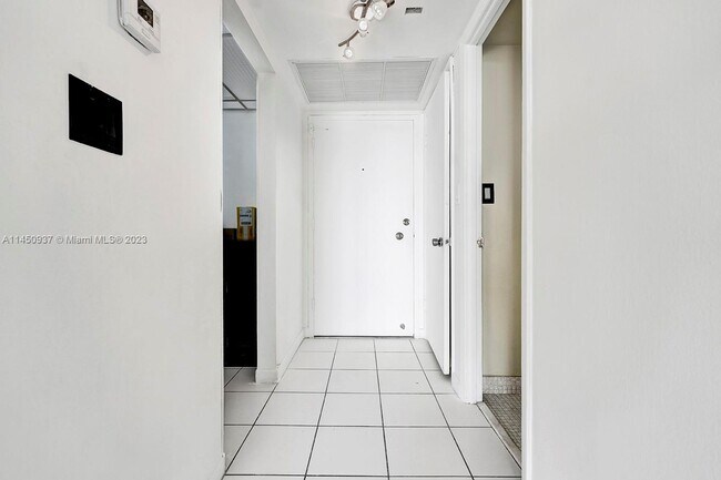 Building Photo - 5838 Collins Ave