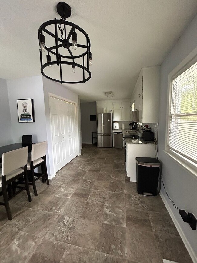 Foto del edificio - 3 Bedroom Single Family Home in Eden