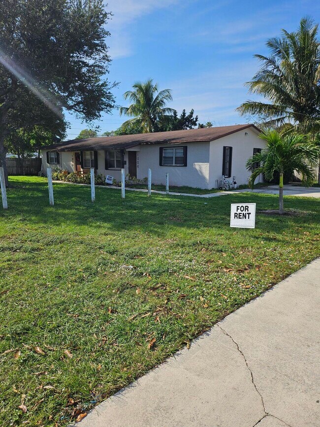 1006 McIntosh St, West Palm Beach, FL 33405 Townhome Rentals in West