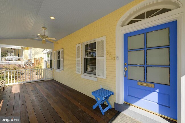 Foto del edificio - 5717 Chevy Chase Pkwy NW