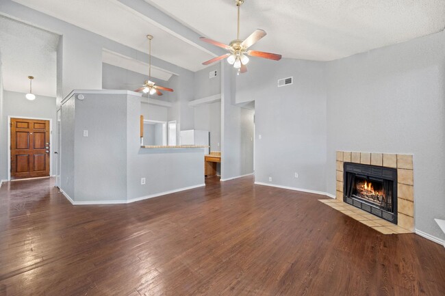 Foto del edificio - 3017 Hilltop Dr