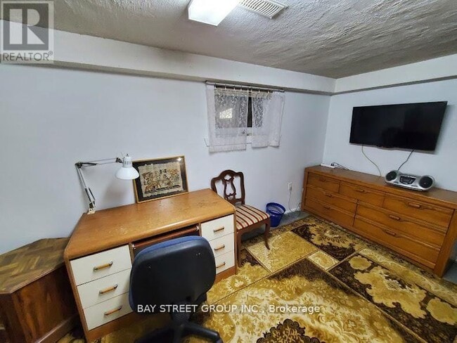 Building Photo - 73 Regatta Crescent