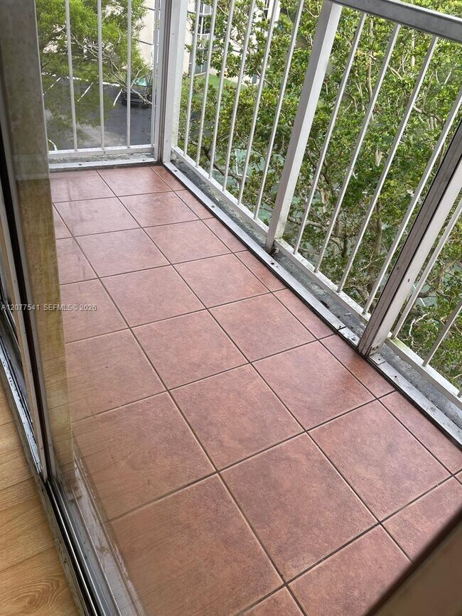 Foto del edificio - 7075 NW 186th St