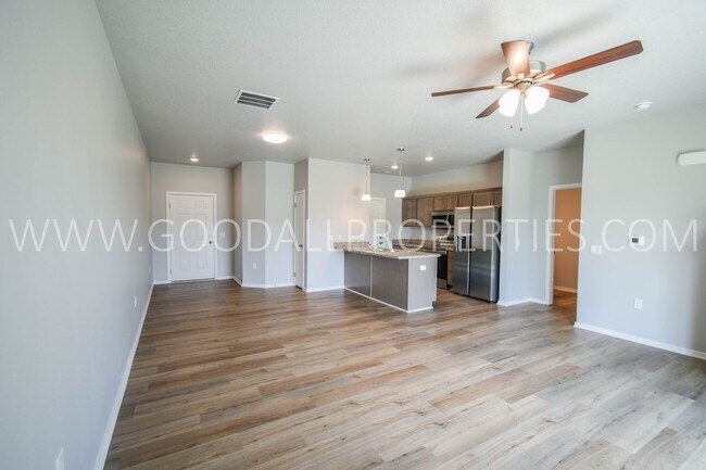 Foto del edificio - **Beautiful 3 Bedroom, 2.5 Bath Home with ...