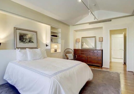 Foto del edificio - 1400 Hermann Dr