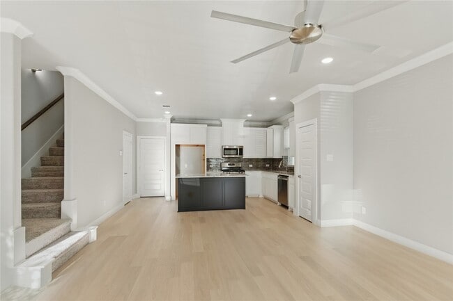 Building Photo - 2617 Tanager St