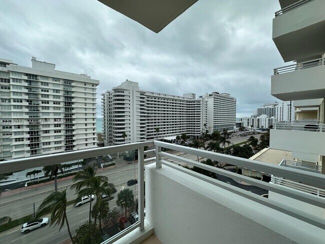 Balcony - 5600 Collins Ave