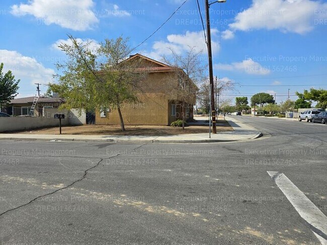 Foto del edificio - Spacious 3 bedroom, 2.5 bathroom townhome. ASK ABOUT THE MOVE IN SPECIAL (OAC)!