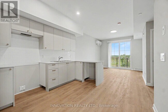 Photo du bâtiment - 2 BEDROOM - 100 PINEHILL ROAD