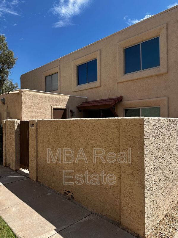 Foto del edificio - 8037 E Glenrosa Ave