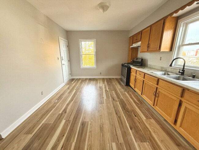 Foto del edificio - 13 Brooks Ave