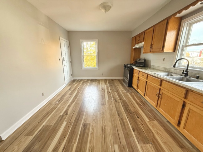 Building Photo - 13 Brooks Ave