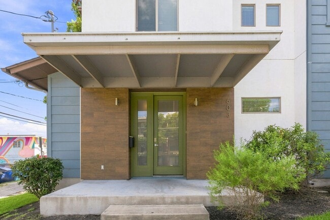 Building Photo - 603 W 30th St