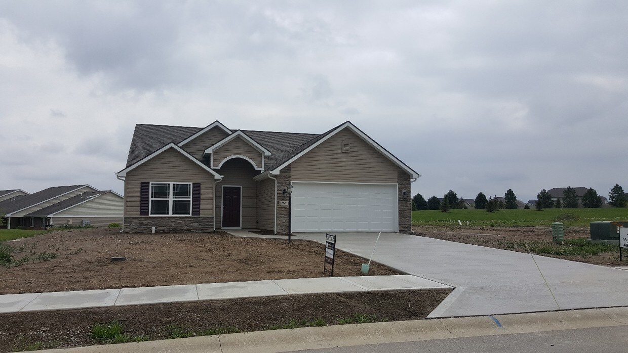1701 Glen Hollow Dr, Fort Wayne, IN 46814 House Rental in Fort Wayne