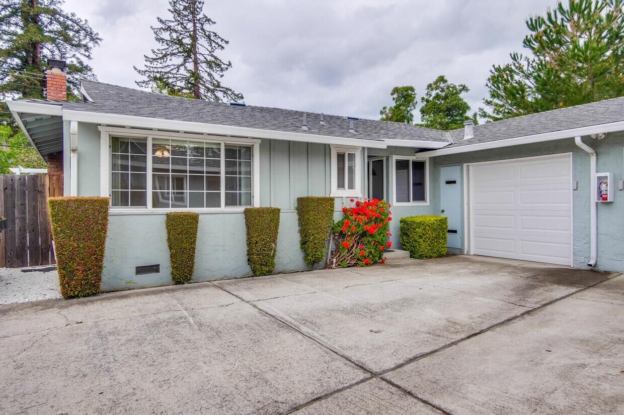 Primary Photo - 1355 Kingfisher Way