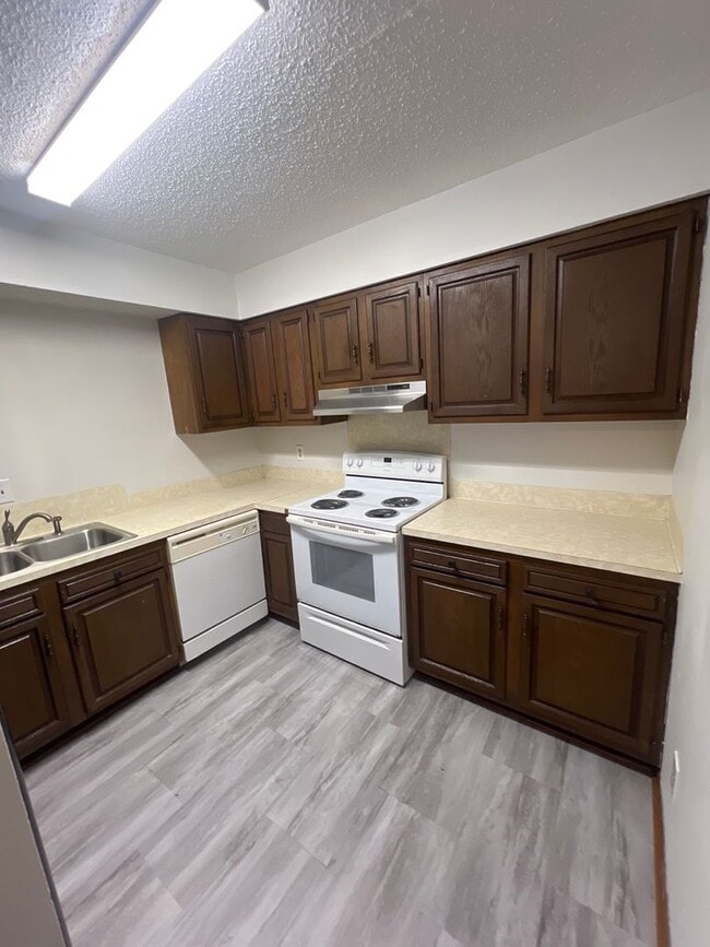 Building Photo - 2 Bedroom 1 bath for lease