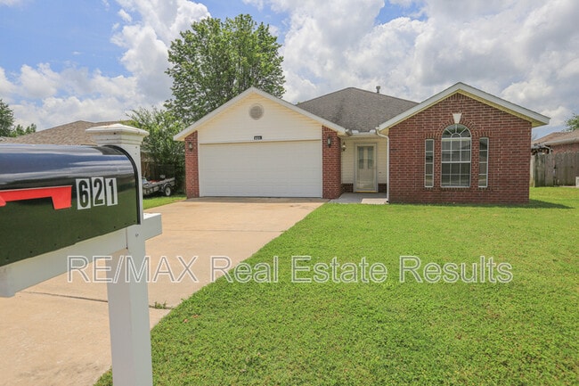 Building Photo - 621 Bliss Cir