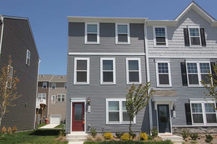 Primary Photo - 215 Presidents Pointe