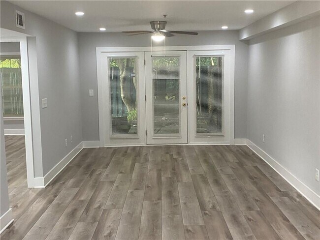 Foto del edificio - 3117 Colonial Way