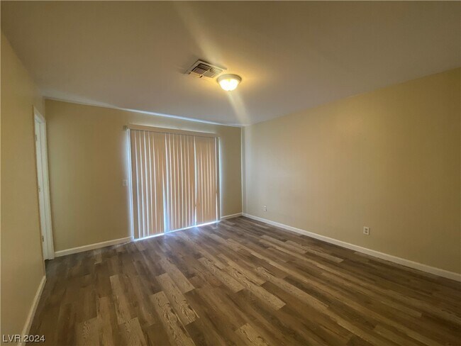 Building Photo - 1091 S Potro Ave