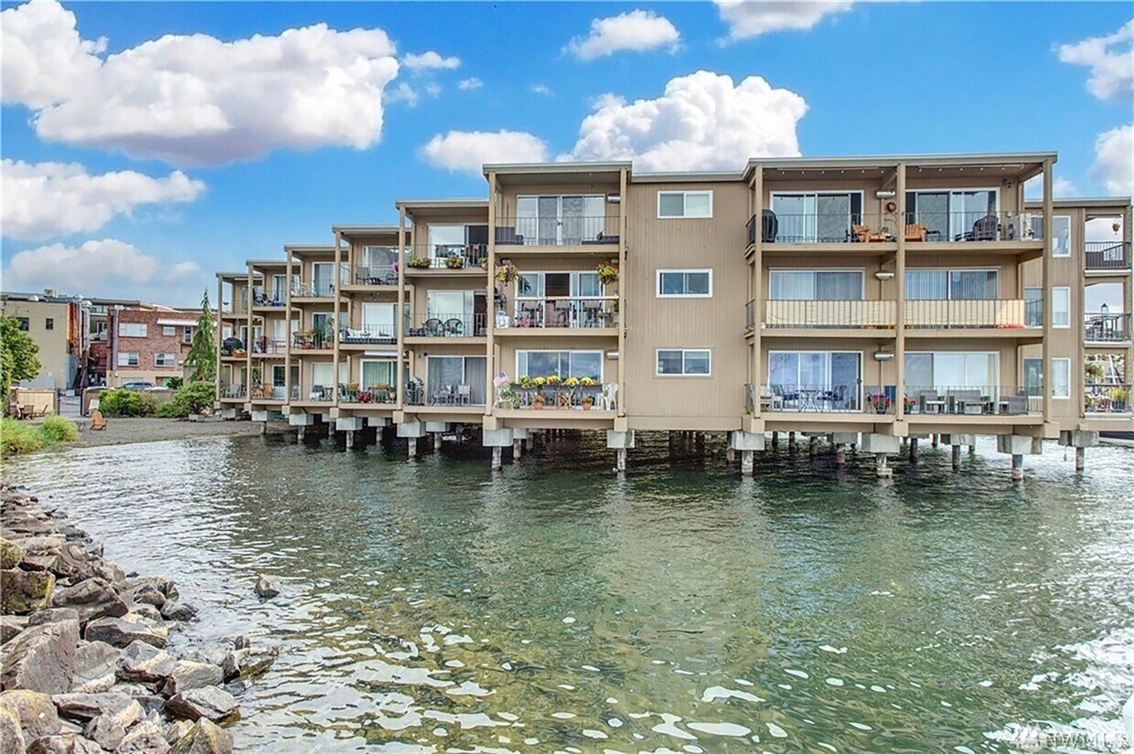 Foto principal - 65 Kirkland Ave