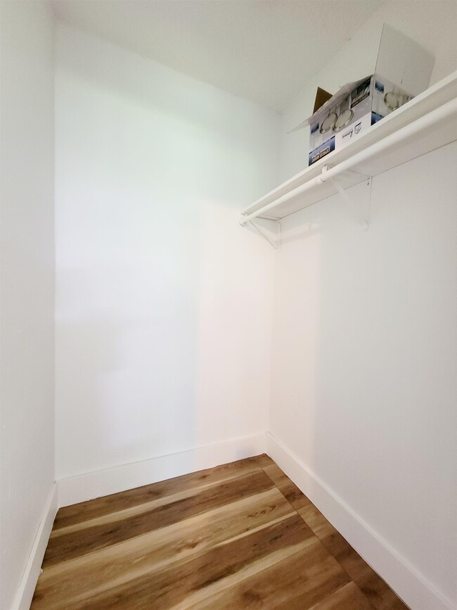 Foto del edificio - 906 N Veterans Dr