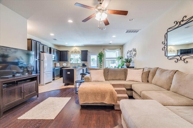 Foto del edificio - 712 Lost Pines Ln