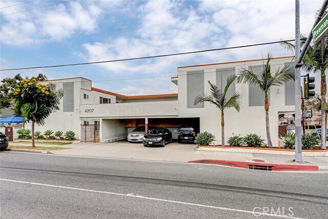 Foto del edificio - 4207 Manhattan Beach Blvd