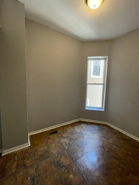 Photo - 3832 W Lexington St (Chicago, IL) Apartment