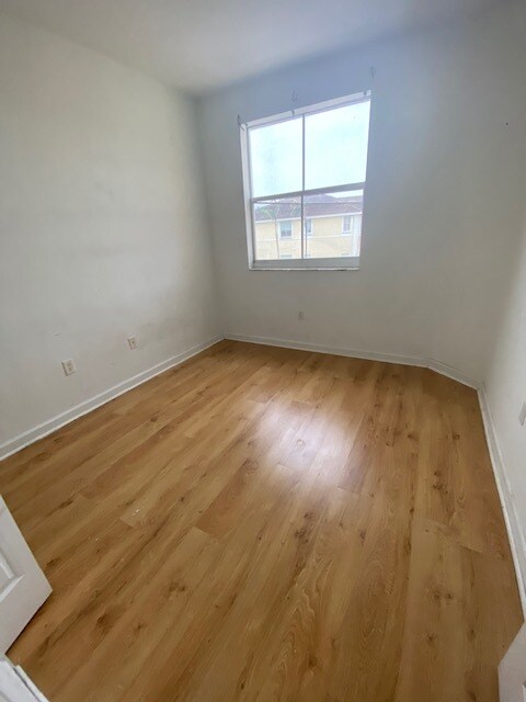Building Photo - 1692 SE 29th Ct
