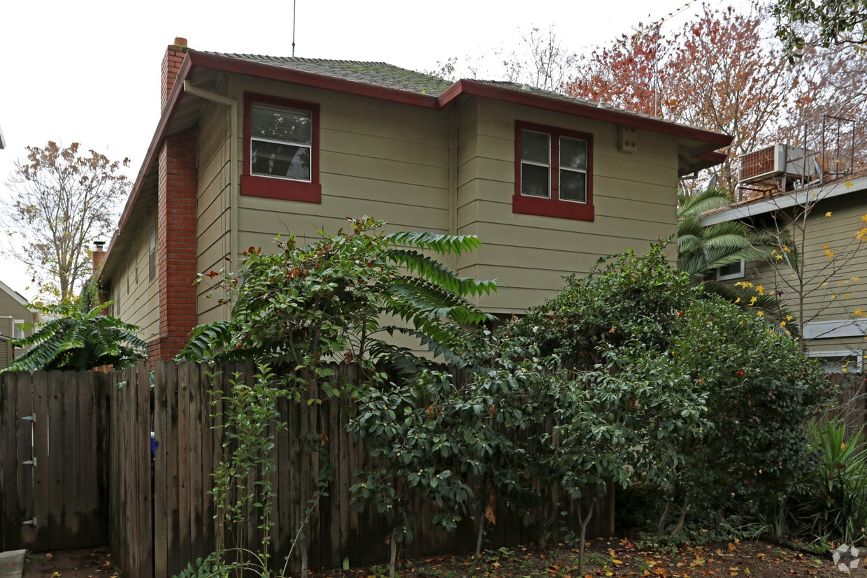 Building Photo - 1304 Q St