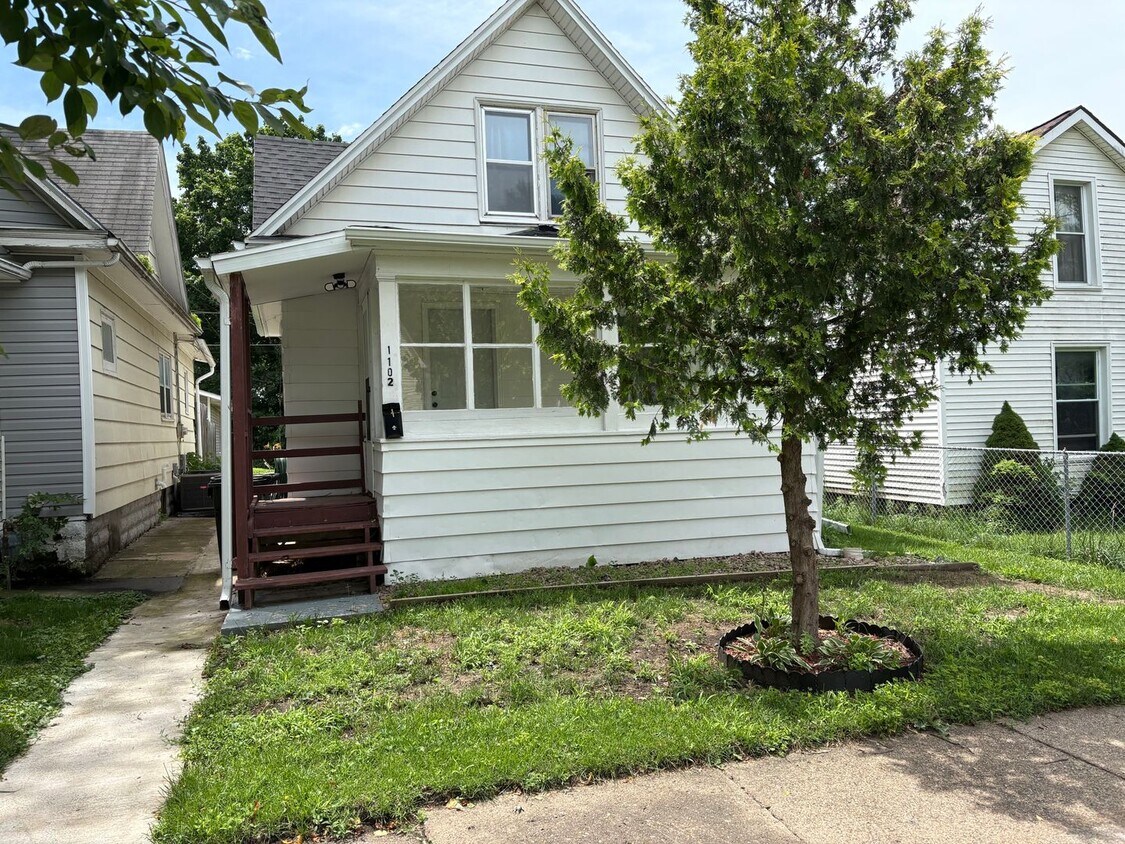 Primary Photo - 2 Bedroom single family home