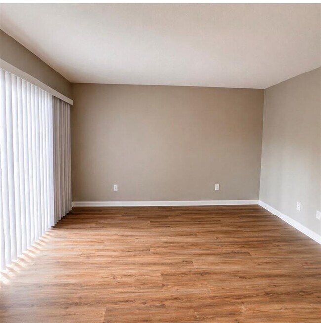 Foto del edificio - 3254 Strawberry Ln