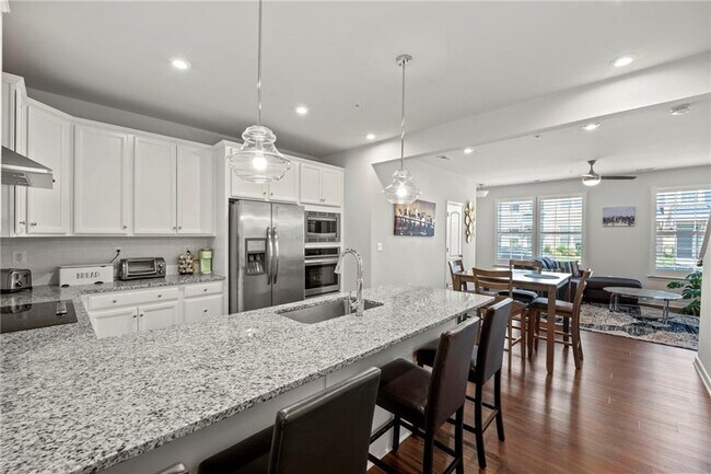 Foto del edificio - 5922 Laurel Bed Ln